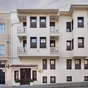 Sari **** Istanbul